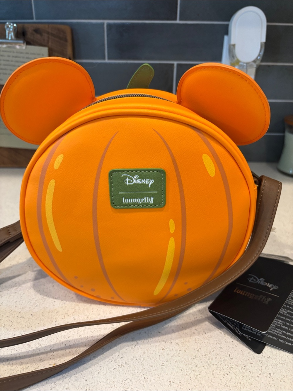 Disney Mickey Pumpkin Glow in Dark Crossbody Bag Soft Tag Loungefly nwt - Picture 5 of 6